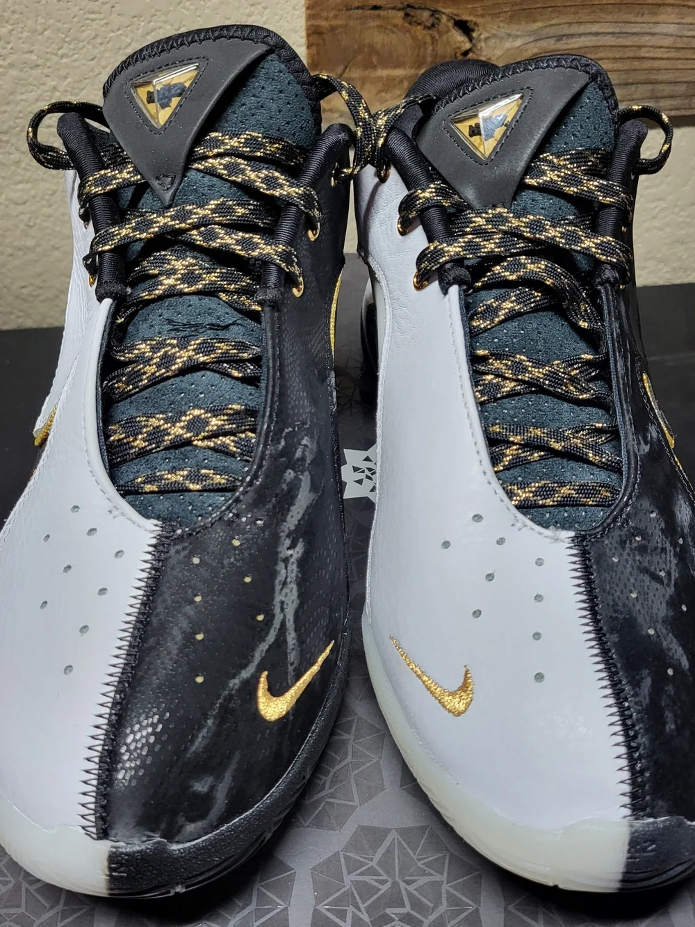 *NEW* Nike LeBron XXII White/Black-Metallic Gold Size Men's 8 Women's 9.5